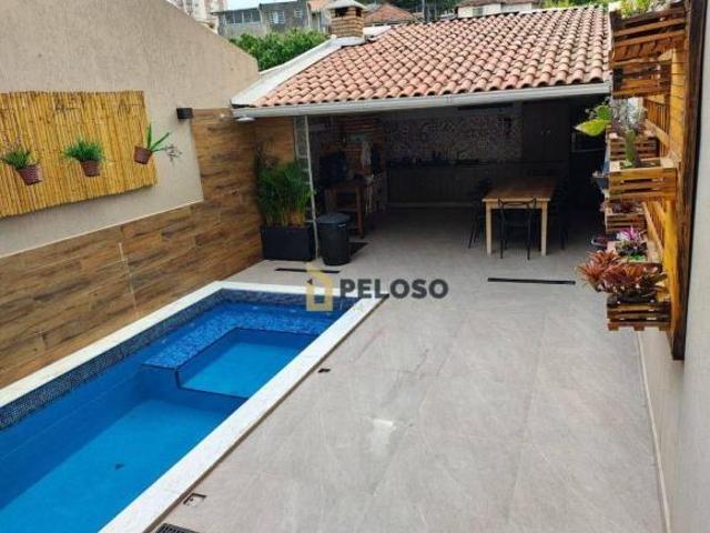 Sobrado à venda | 200m² | 3 dormitórios | 2 suítes | churrasqueira | piscina | 2 vagas | Vila Aurora
