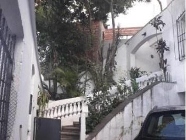 Sobrado à venda 230m² com 5 dormitórios, 3 suítes 5 vagas no Parque Fernanda