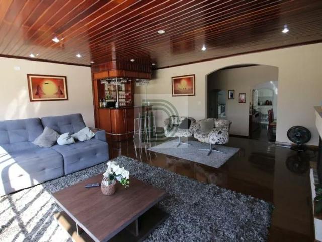 Sobrado à venda 280m², 3 suítes, 4 vagas Adalgisa