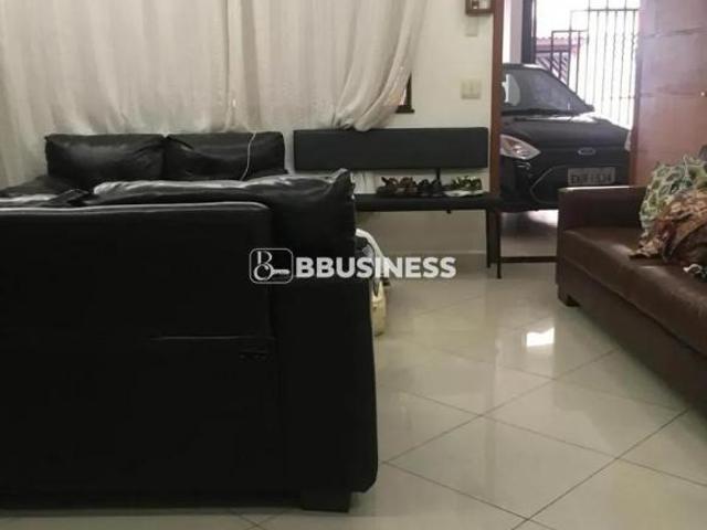 Sobrado à venda, 300m², terreno 8x25m² com 4 dormitórios, 2 suítes, 4 vagas, churrasqueira,1 edícul