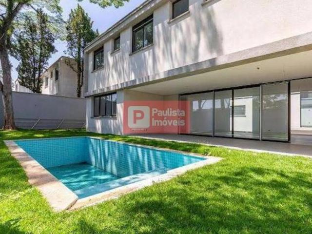 Sobrado à Venda 719m², 4 Suítes e Piscina em Sobrado Imponente Jardim Cordeiro, São Paulo, SP