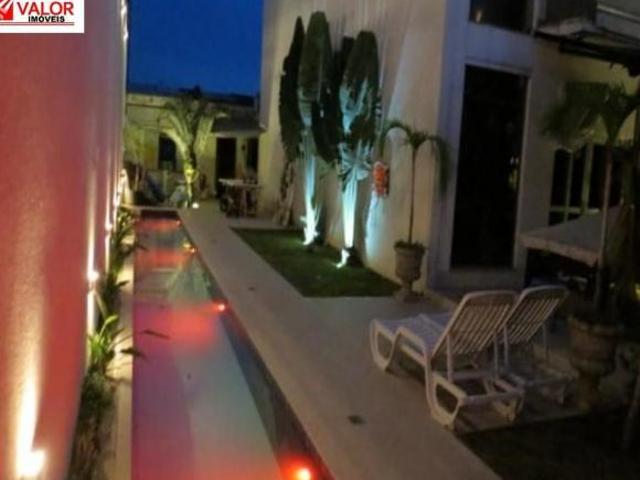 Sobrado à Venda com Lareira, Piscina, Jacuzzi, Iluminação, Ar Condicionado e 2 Vagas | Corretora Ang