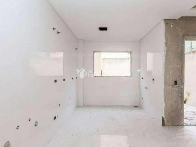 Sobrado á venda com 03 quartos no bairro Santa Felicidade