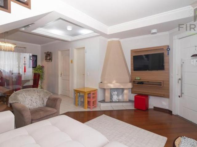 Sobrado a venda com 158 m² no Hauer com 3 quartos e 1 suite