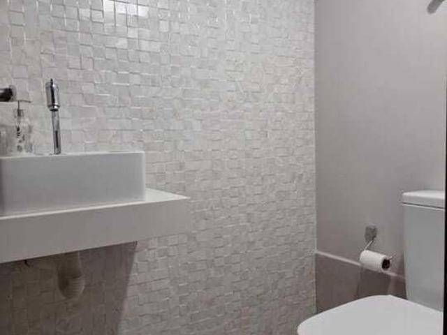 Sobrado à Venda com 173m², 3 dormitórios, 1 suíte, 1 sala e 2 vagas!