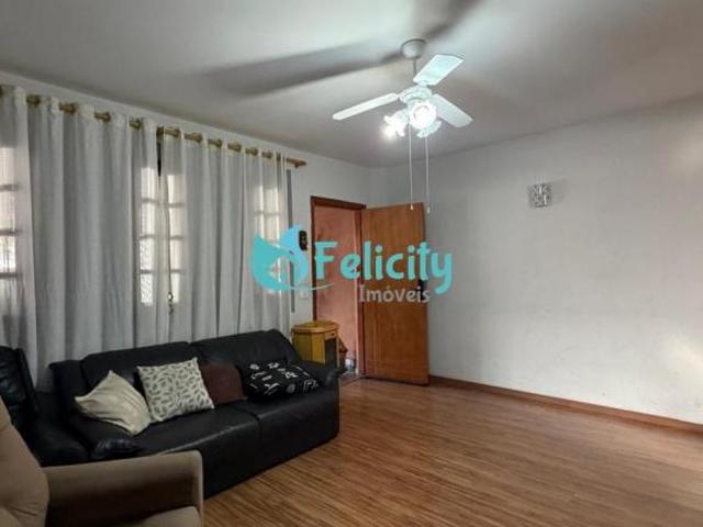 Sobrado à venda com 170m², 3 dormitórios, área gourmet e excelente localização