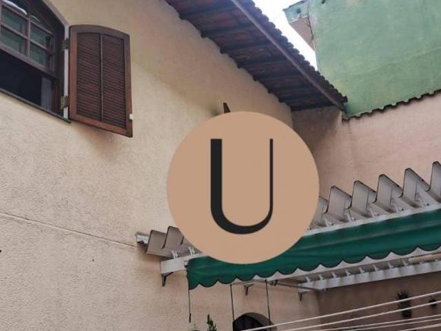 Sobrado à venda com 264m², 3 dormitórios e 6 vagas