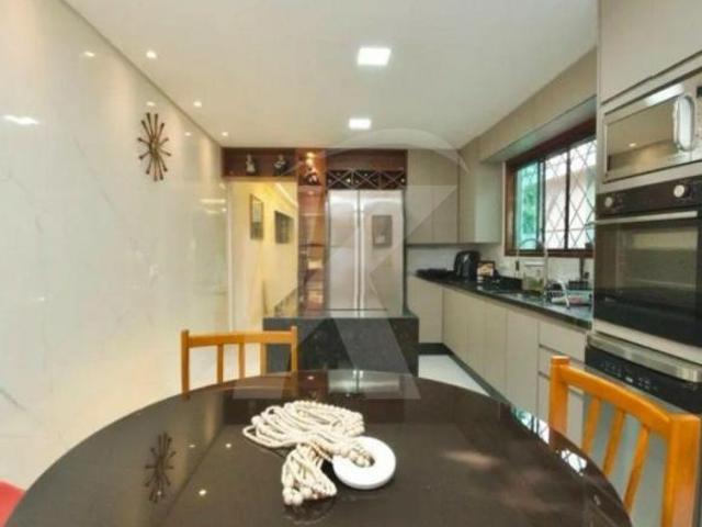 Sobrado à Venda com 200m², 3 Quartos e 6 Vagas ? Casa Verde