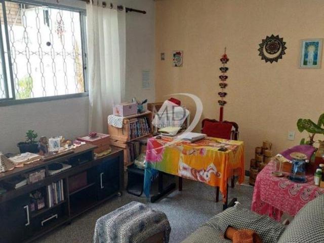 Sobrado à venda com 2 dormitorios, 2 banheiros e 1 vaga, 91,33m²