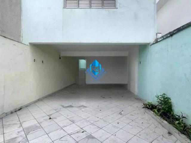 Sobrado à venda com 2 quartos e 187 m² por R$ 700.000