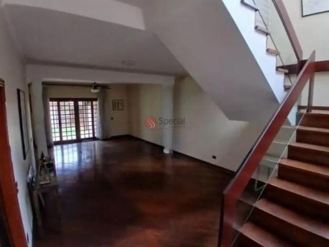Sobrado à venda com 380 m², 4 quartos e 4 vagas, Jardim Popular