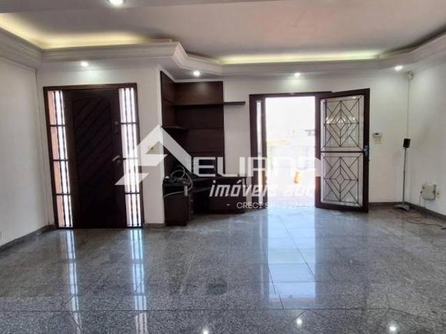 Sobrado à venda com 304m², 4 suítes e 4 vagas Vila Palmares