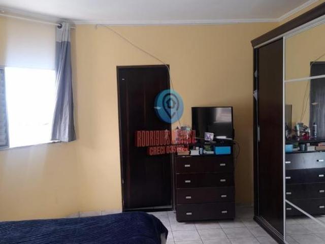 Sobrado a venda com 3 Dormitórios, 1 Suíte, 2 Vagas e com 200M² em Cidade K.