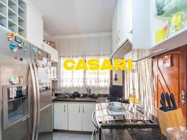 Sobrado à Venda com 3 Dormitórios e 153 m² na Vila Pinheirinho