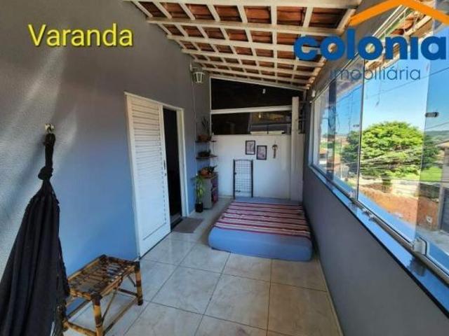 SOBRADO A VENDA COM 3 DORMITÓRIOS, SENDO 1 SUÍTE, COM SACADA, 2 VAGAS DE GARAGEM.JARDIM TULIPAS, JUN