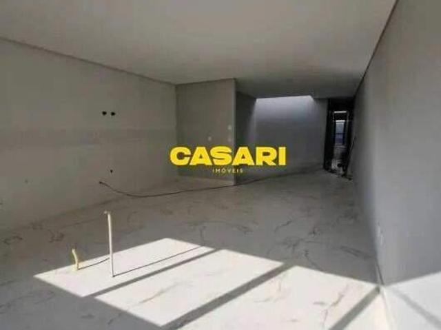 Sobrado à venda com 3 suítes e 3 vagas – 180 m² no Santo Antônio, São Caetano