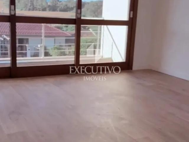 Sobrado à venda com 3 quartos e 164 m² por R$ 725.000