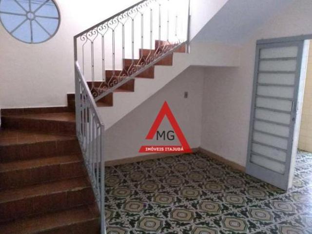 SOBRADO A VENDA COM 3 QUARTOS SENDO UMA SUÍTE COM EXCELENTE LOCALIZAÇÃO NO BAIRRO DA VARGINHA EM I