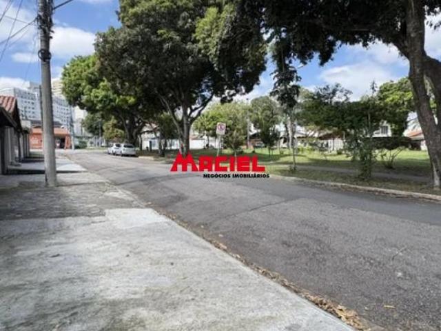 Sobrado à Venda com 4 Dormitórios e Espaço Gourmet! Conforto, Localização Privilegiada e Preço de Op