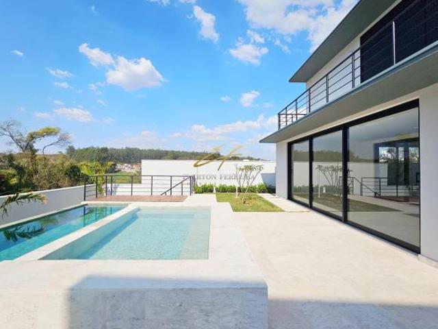 Sobrado á venda com 4 Suítes, sendo 1 Master, Escritório, Piscina em Indaiatuba