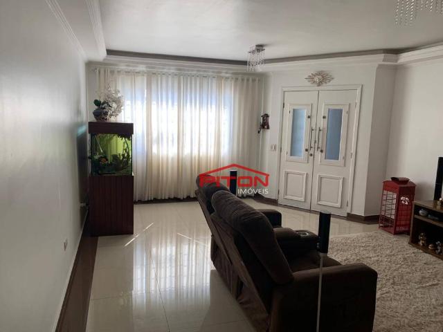 Sobrado à venda com 4 quartos e 400 m² por R$ 1.800.000