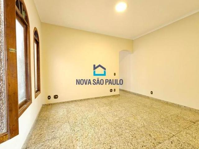 Sobrado à Venda com 4 Quartos e 4 Vagas, 295 m² JARDIM ORIENTAL