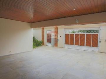 Sobrado à venda com 4 quartos sendo uma suíte, no bairro Parque Três Meninos na Zona Leste de Soroca