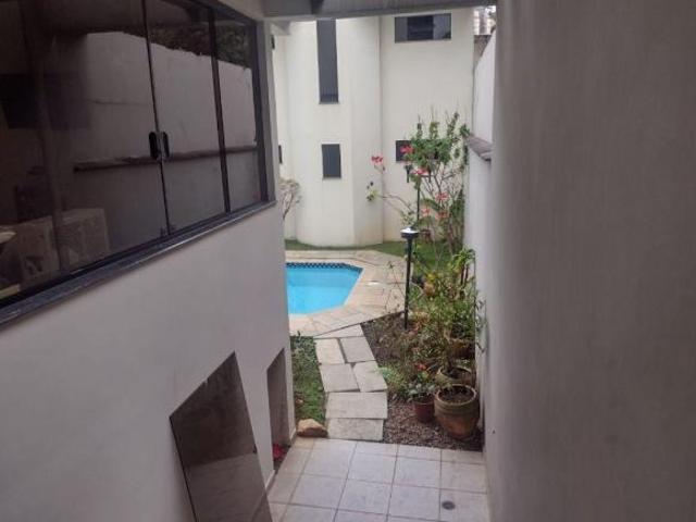 Sobrado à Venda com 9 Dormitórios, Piscina e 5 Vagas – 609 m² – Chácara Inglesa