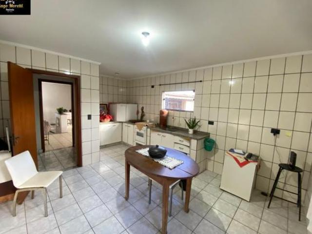 SOBRADO À VENDA CENTRO