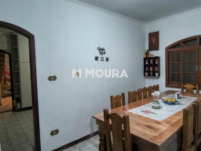 Sobrado à Venda de 3 dormitórios Jardim Emília