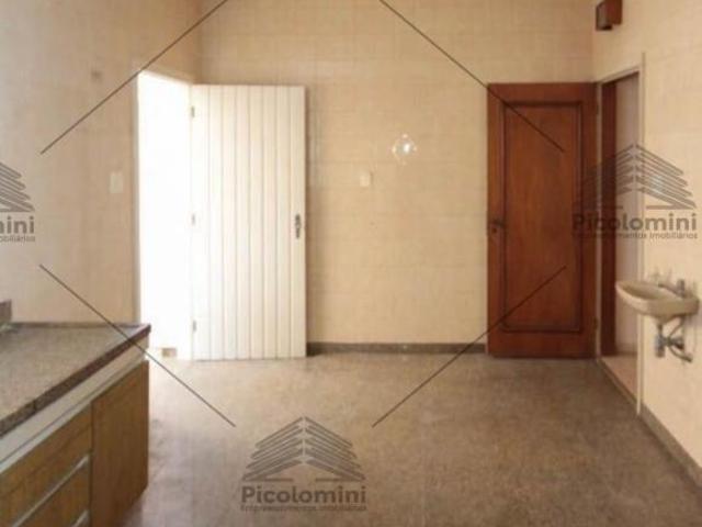 Sobrado a venda de 130 m² na Aclimação, 3 dormitórios, 2 banheiros, lavanderia, cozinha planejada