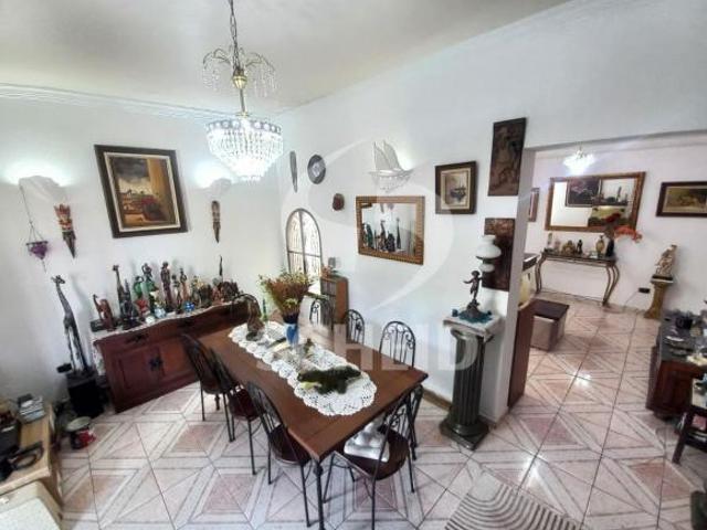 Sobrado à venda de 227,00m² útil, com 5 quartos e 4 vagas, no Jabaquara!