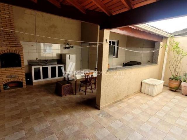 SOBRADO A VENDA EM 126 m² TOTAIS, 3 QUARTOS, 1 SUITE E AREA GOURMET EM CAMPINAS