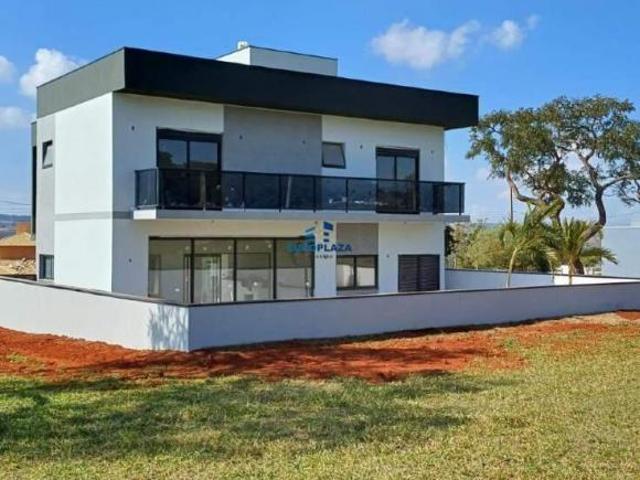 Sobrado à venda em condomínio fechado na cidade de Itaí/SP