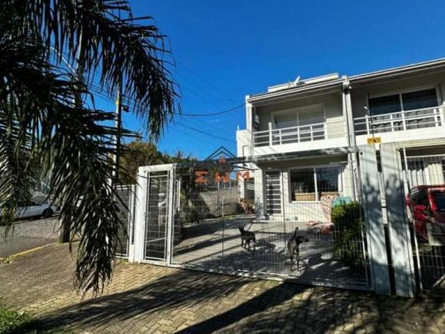 Sobrado à venda em Farroupilha, Bela Vista 2 Dormitórios, Suíte, Churrasqueira