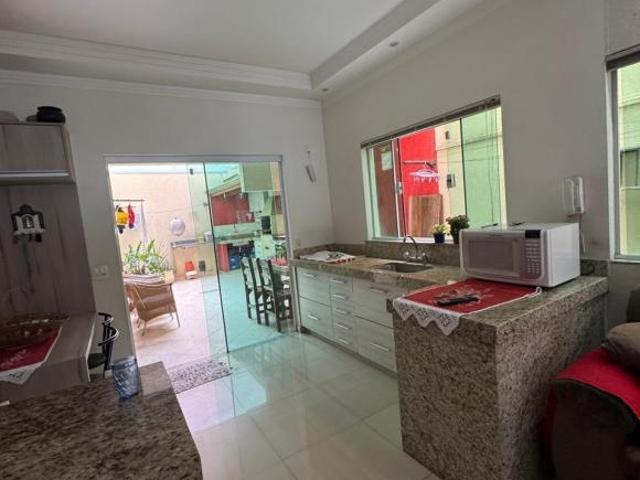 Sobrado à venda em Indaiatuba, Jardim Hubert, com 3 quartos, com 197.02 m²