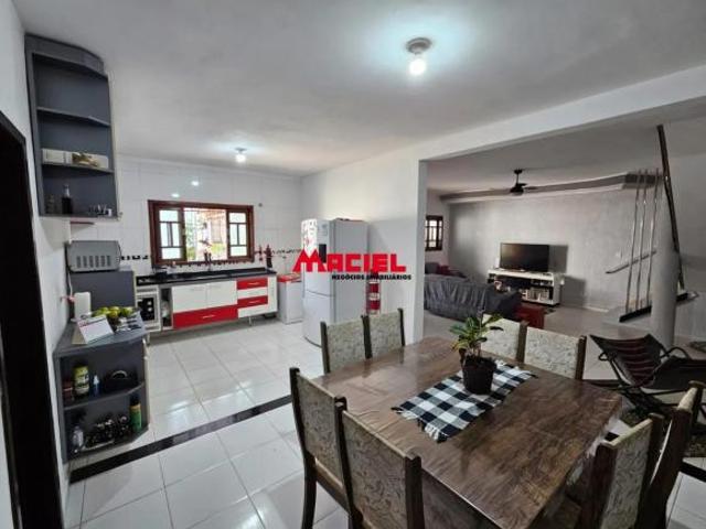 Sobrado à Venda em Jacareí/SP ? 300m² de Terreno, Imóvel Comercial/Residencial com Edícula e Excelen