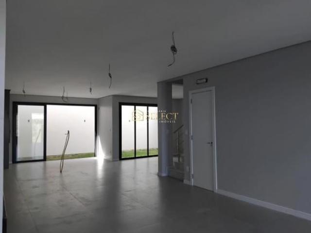 Sobrado à venda em Mont Serrat, Canoas Novo e pronto para morar!