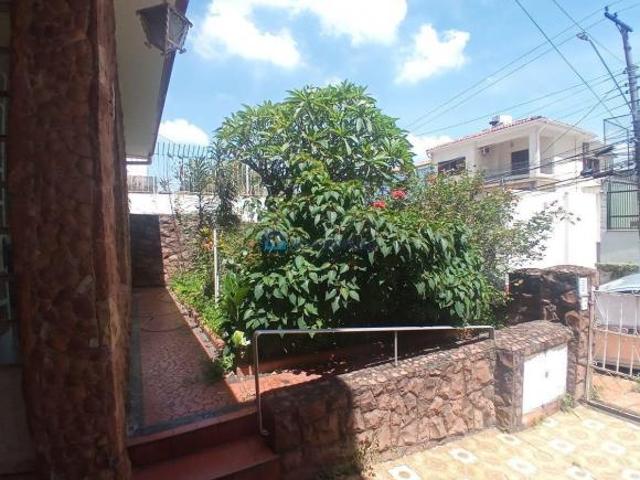 Sobrado à venda em Mirandópolis com 3 quartos em terreno de 300m²