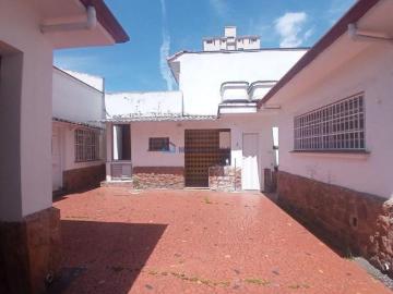 Sobrado à venda em Mirandópolis com 3 quartos em terreno de 300m²