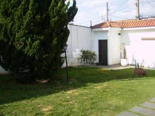 Sobrado á venda espaçoso com 3 quartos, espaço gourmet e 6 vagas de garagem no Ermelino Matarazzo