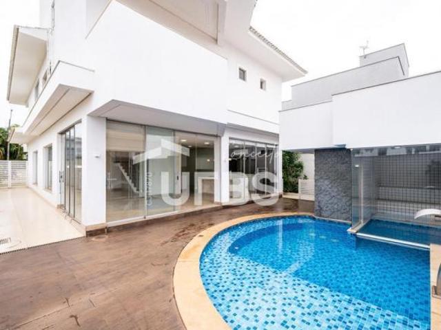 Sobrado à venda – Jardins Madri – 5 quartos, 4 suítes, área de lazer completa