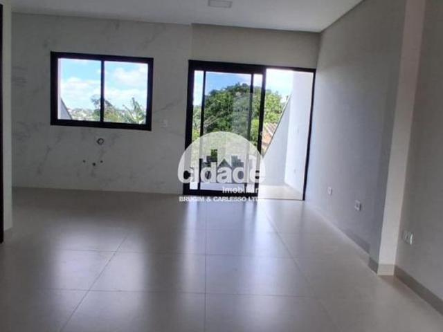 Sobrado à Venda – Moderno e Confortável Bairro Cataratas
