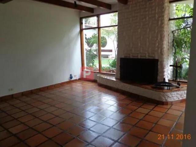Sobrado à venda no Bolsão de Interlagos, com 840m², 4 quartos, 1 suíte, 3 vagas de garagem em Interl
