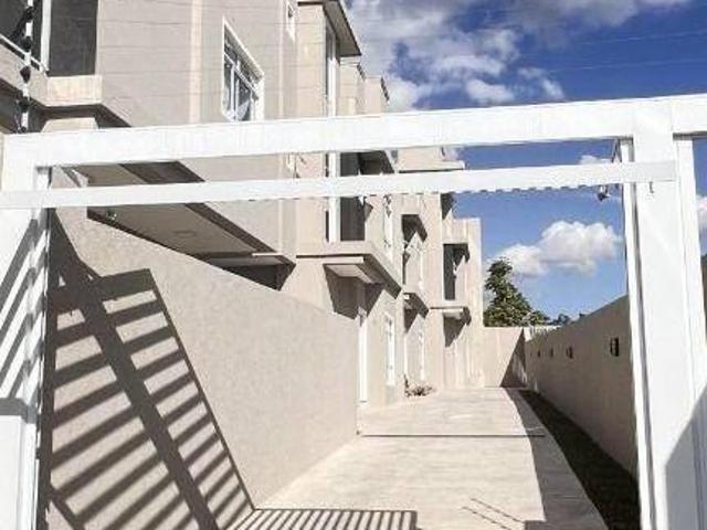 Sobrado a venda no Boqueirão, 3 dormitórios, 2 vagas de garagem
