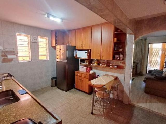 Sobrado à venda no Bairro do Jardim Mangalot na Rua George Samuel