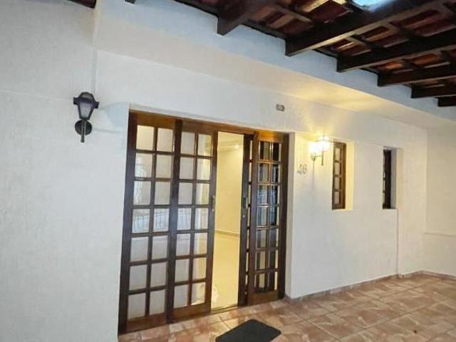 Sobrado à venda no Bairro do Jardim Mangalot na Rua José de Almeida Castro
