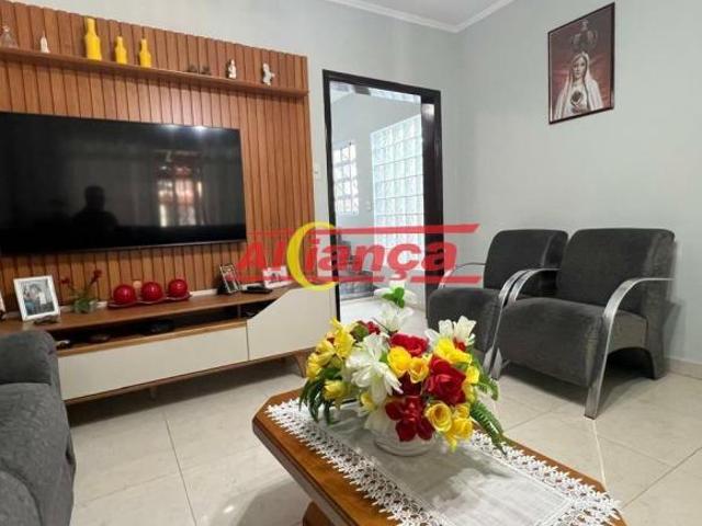 Sobrado à venda no bairro Vila Galvão com 02 quartos
