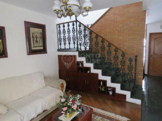 Sobrado à venda no bairro Vila Gumercindo de 3 dormitórios, 1 suite e 2 vagas