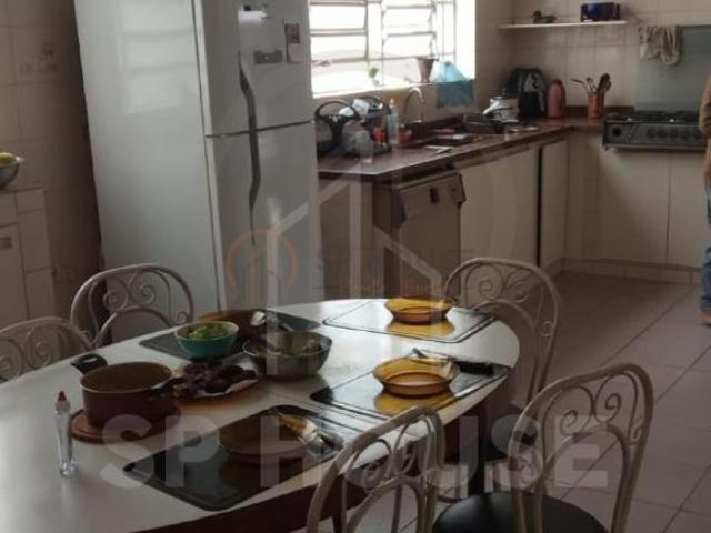 Sobrado à venda no Ipiranga com 4 quartos, 5 vagas, 250m²